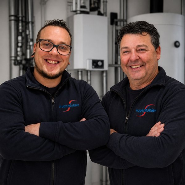 René und Remo Hugentobler im Heizraum