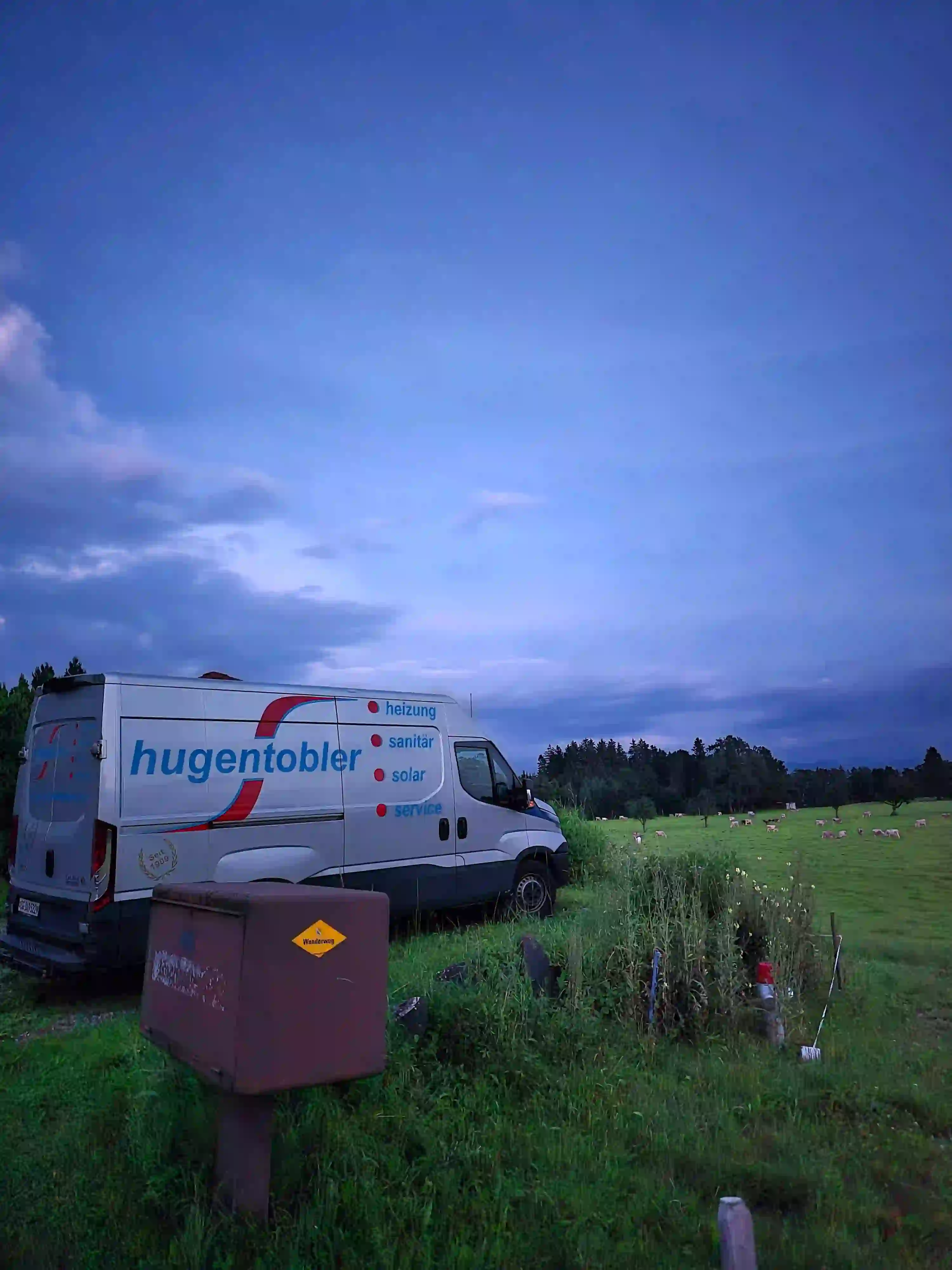 Hugentobler Servicewagen in Hosenruck am Nollen, Abendstimmung