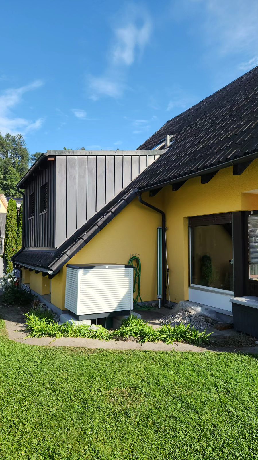 GEAK Schweiz – Einfamilienhaus, dessen Energieeffizienz mit dem Gebäudeenergieausweis der Kantone (GEAK) bewertet wird